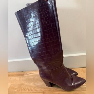 Chic Croc-Embossed Heeled Boots in Deep Purple
